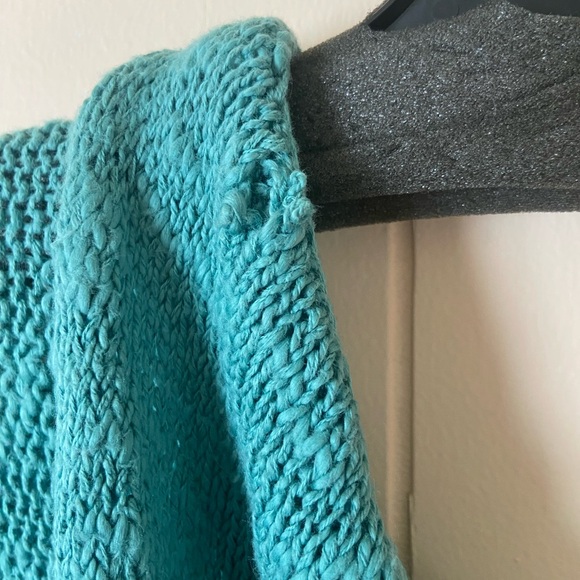 Roxy Blue V-Neck Sweater with Knit Texture - Picture 4 of 4